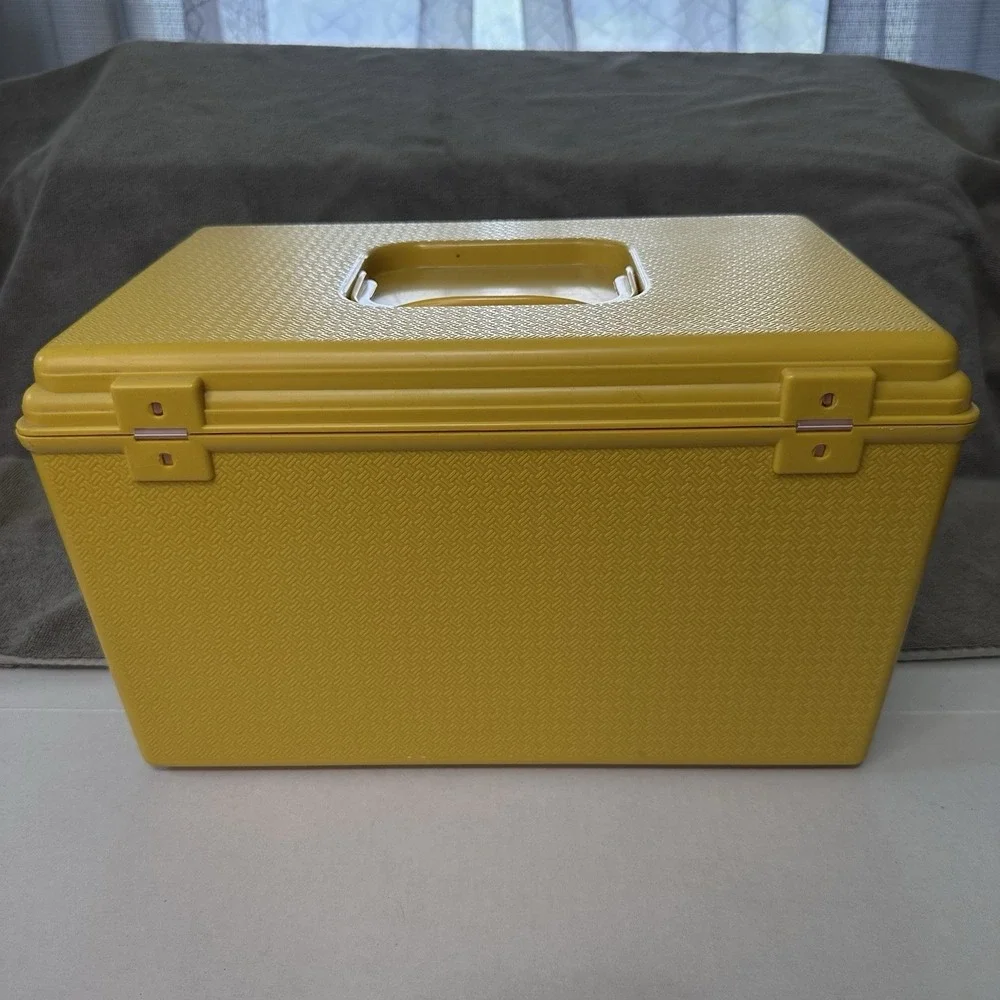 Vintage Wil-hold Wilson Mfg Corp Sewing Box W/Tray Yellow Plastic MCM